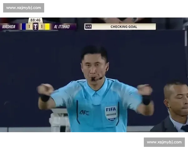马宁世俱杯强硬执法:阻止违规换人引发教练组围堵